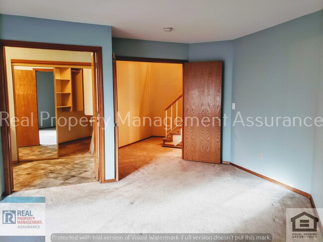 Building Photo - 2067 Sunray Cir