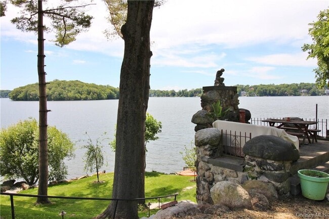 Building Photo - 598 N Lake Blvd