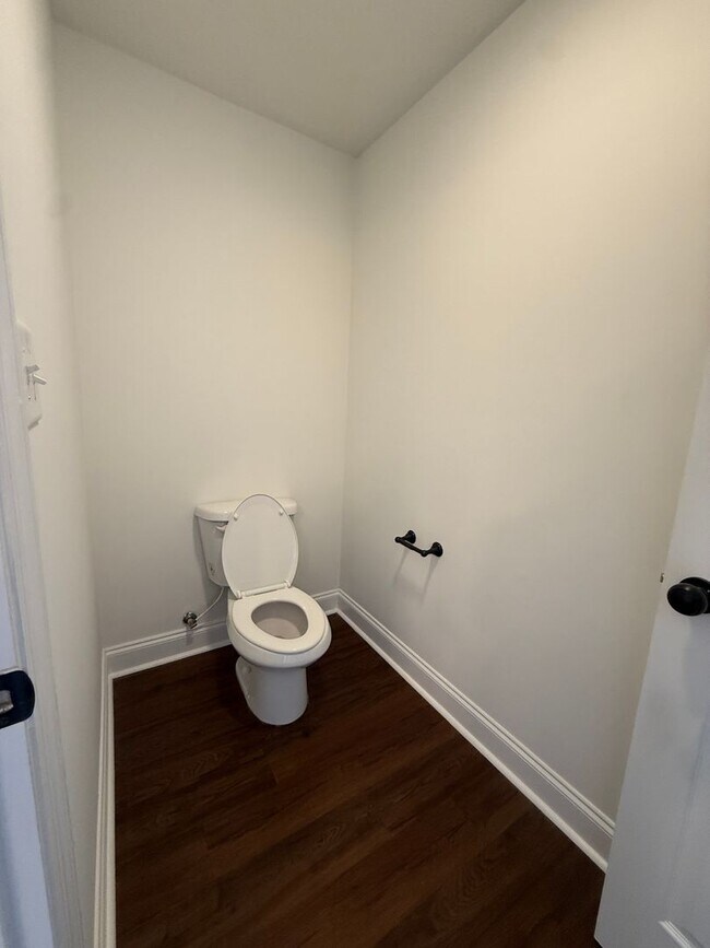 Building Photo - 3 bedroom, 2 bathroom Home with Fenced Yard