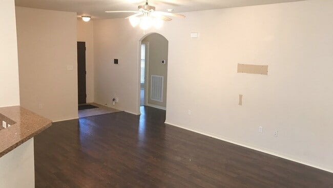 Building Photo - 4406 Davenport St