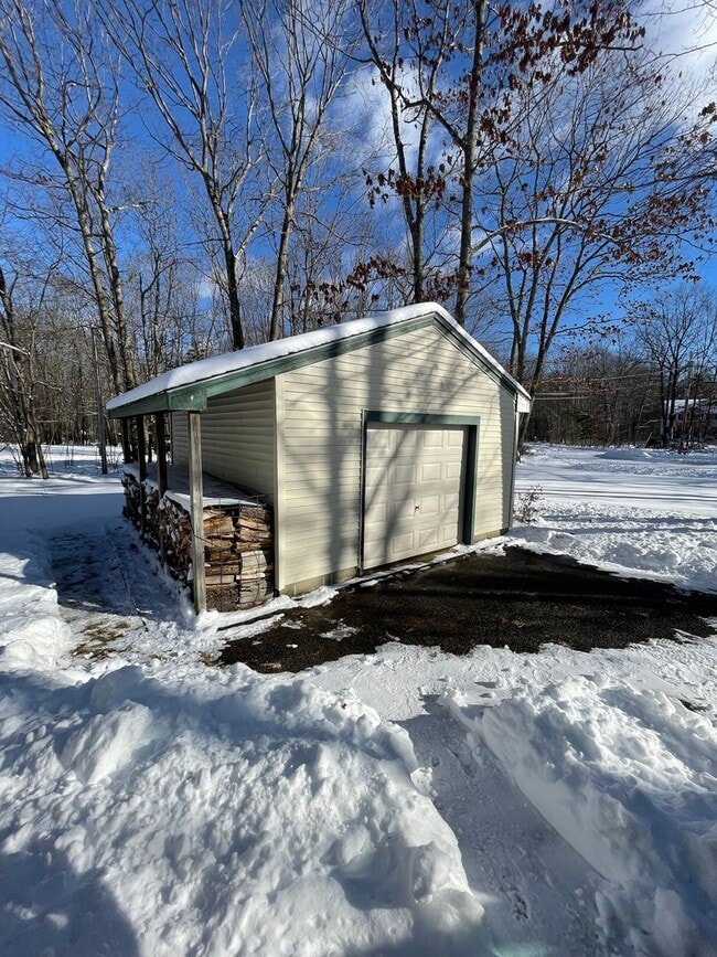 Building Photo - Price reduction!! A beautiful 3 bedroom 2....
