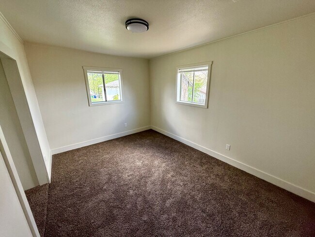 Building Photo - FULLY REMODELED 3 bedroom 1 bath Rental