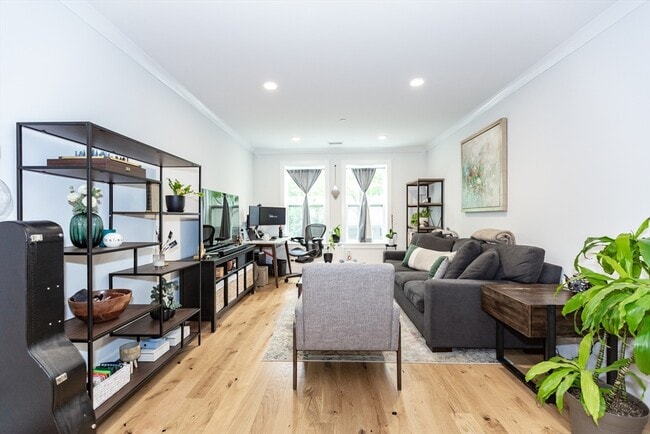 Building Photo - 30 Polk St