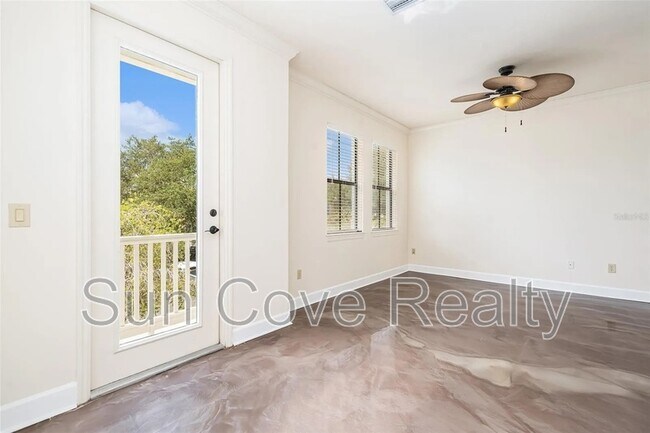 Building Photo - 113 S Packwood Ave