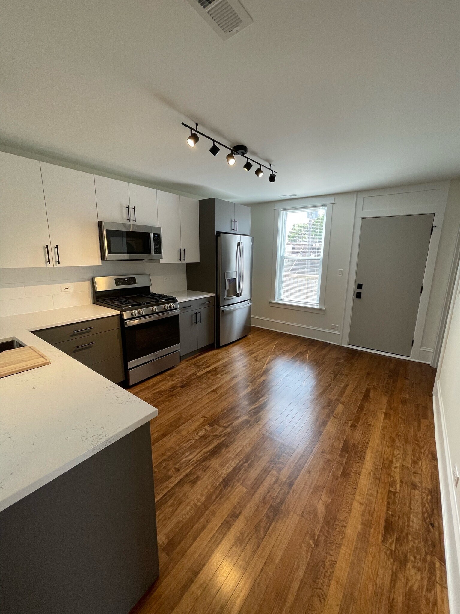 Building Photo - 3436 N Springfield Ave