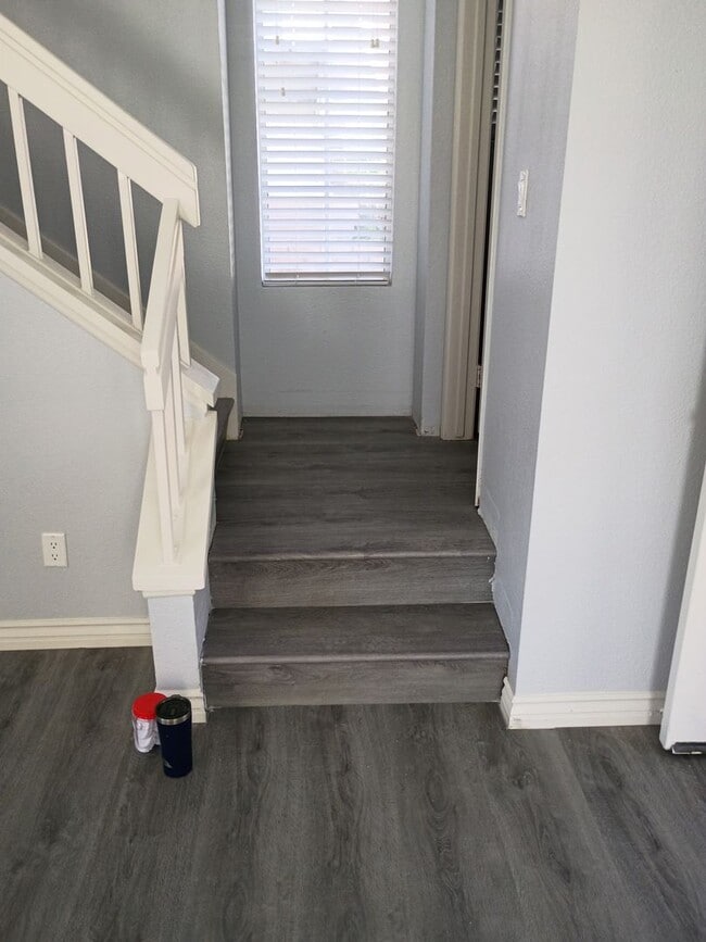 Building Photo - MOVE-IN -READY