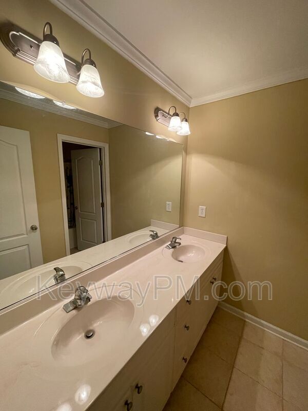 Building Photo - 1241 Roy St