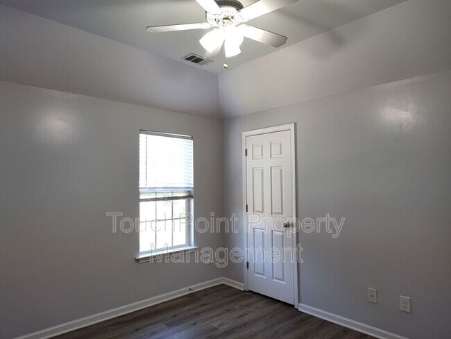 Building Photo - 3627 Pauline Ln