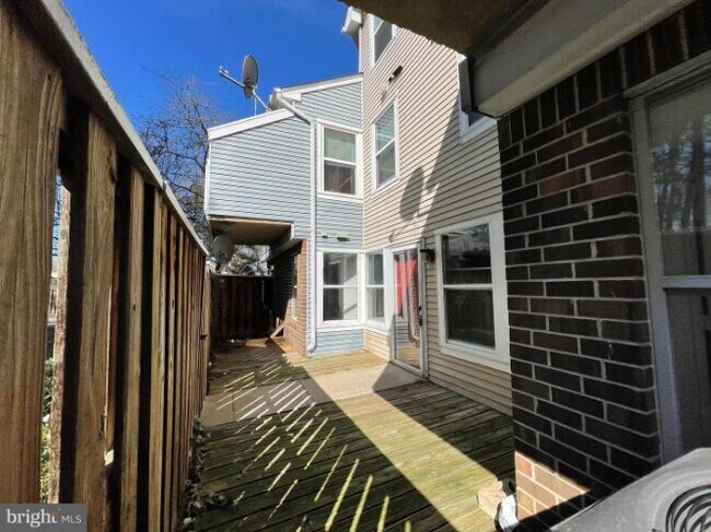 Building Photo - 4463 Pembrook Village Dr