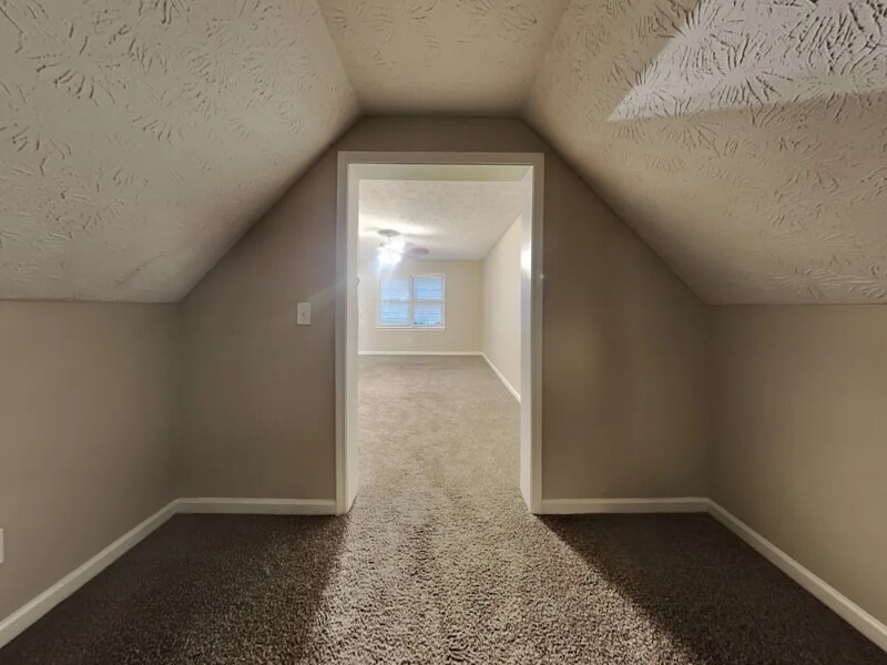Building Photo - 990 Thousand Oaks Dr