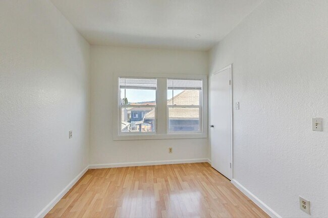 Building Photo - 1707 36th Ave
