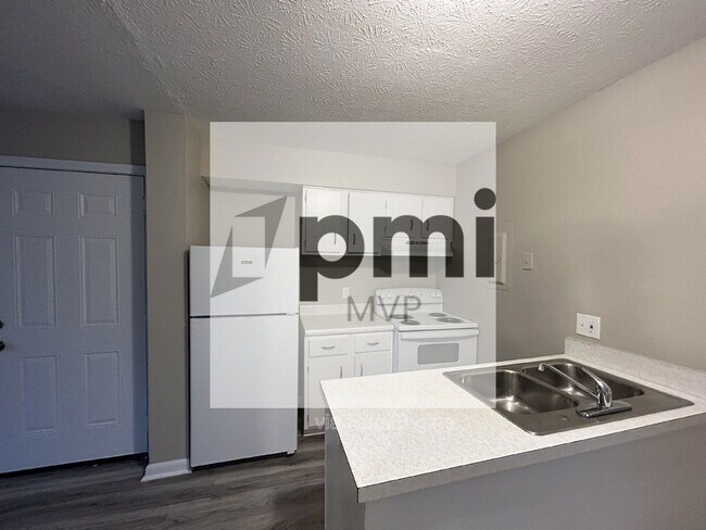 Building Photo - 834 Whitethorne Ave