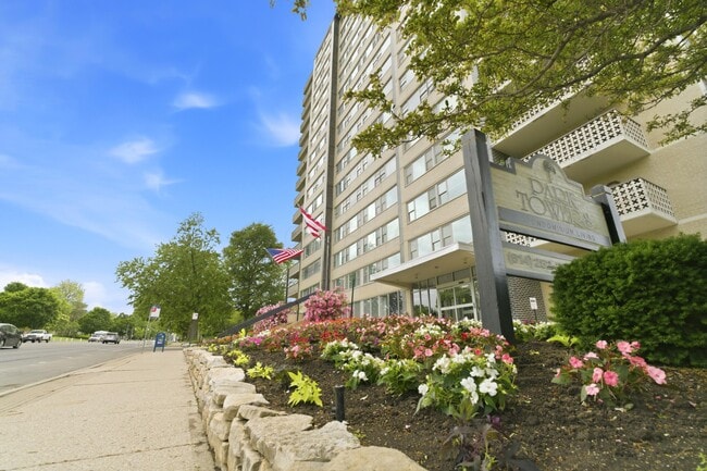 Building Photo - 1620 E Broad St
