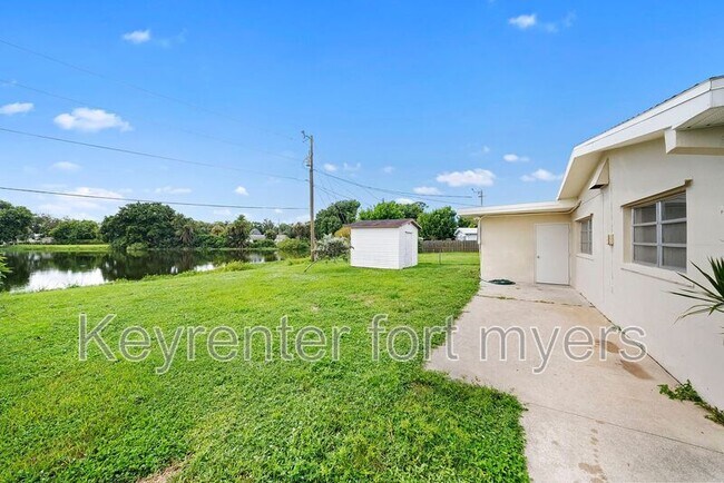 Building Photo - 275 Lakeview Dr
