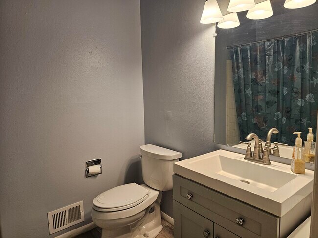 Building Photo - 2701 Cagua Dr NE