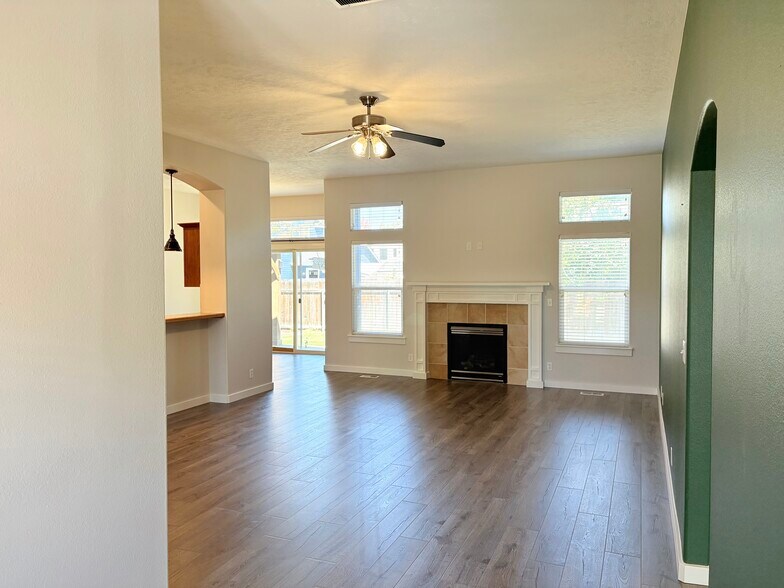 Main entryway - 4040 W Hearst Dr