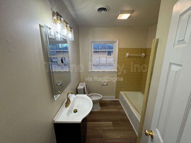 Building Photo - 313 Ferndale Dr