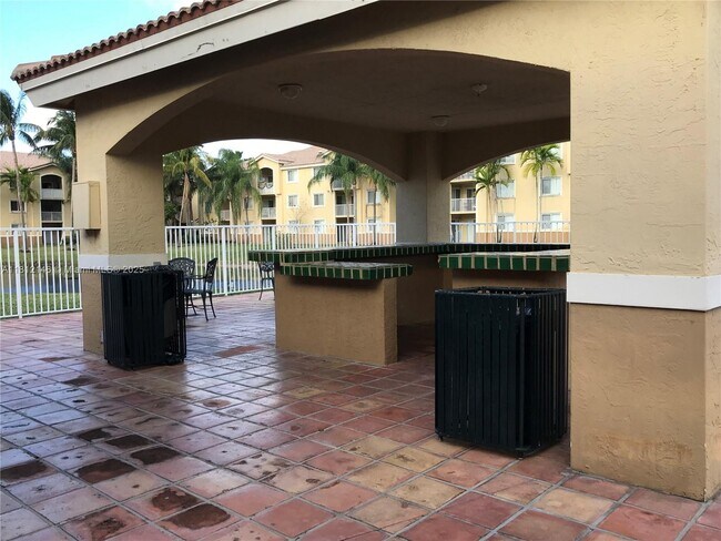 Building Photo - 2620 S University Dr