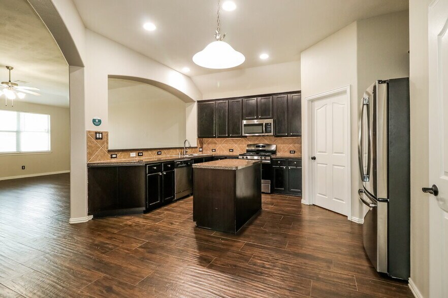 Building Photo - 5107 Light Bluff Ct