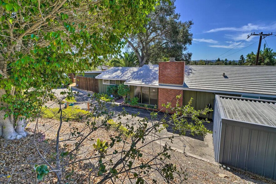 Building Photo - 2933 La Combadura Rd