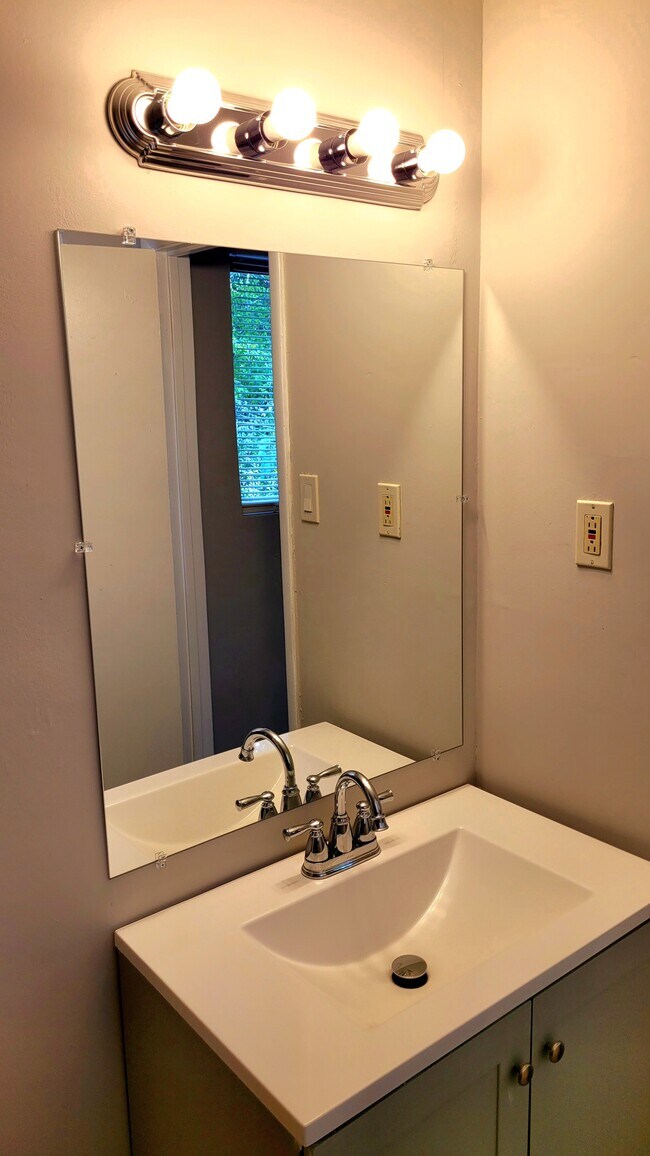 Building Photo - 2915 Lajean Dr