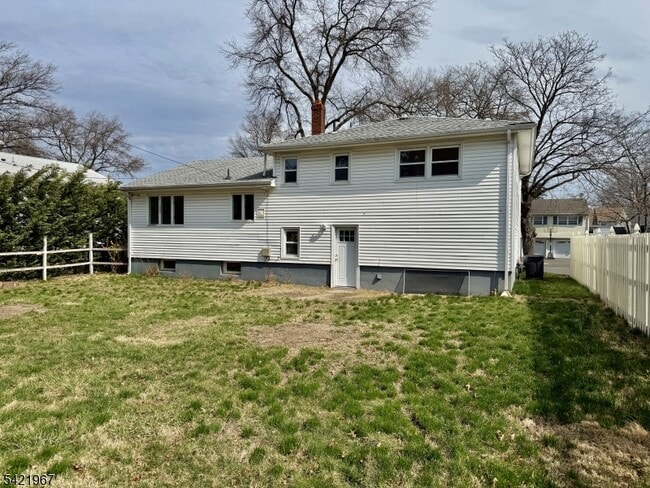 Building Photo - 25 Huck Rd