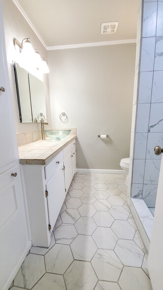 2nd bathroom - 4220 Wayside Ave