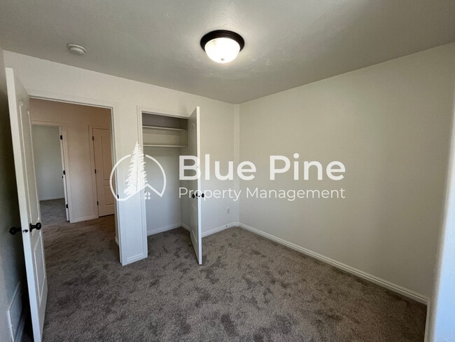 Building Photo - 5231 Clearfield Ln