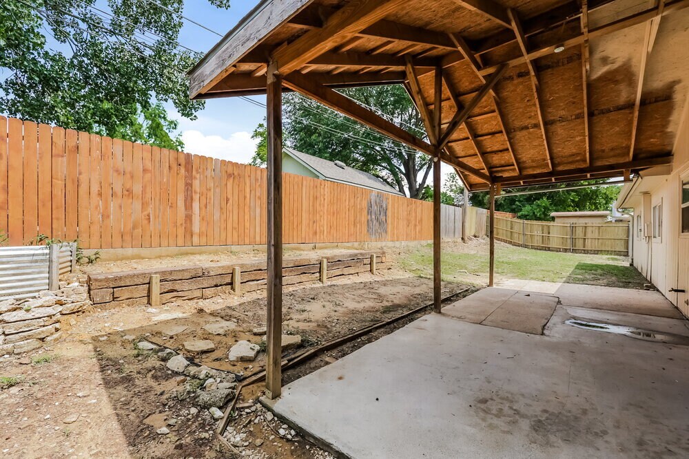 Building Photo - 6003 Cool Springs Dr