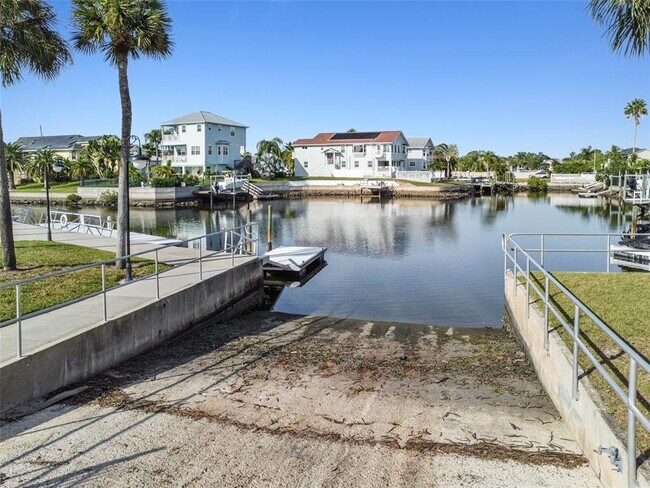 Building Photo - 6241 Bayside Dr