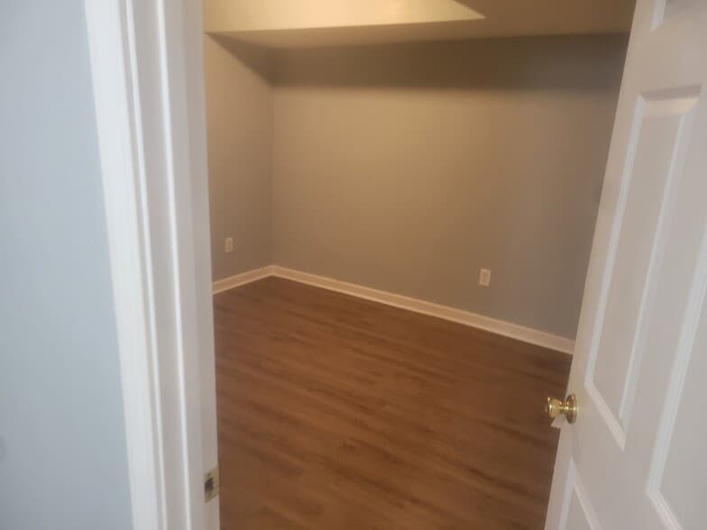 Building Photo - 3530 Parkwood Hills Ct