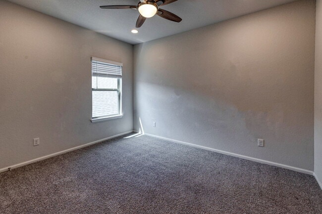 Building Photo - 125 Rangel Dr