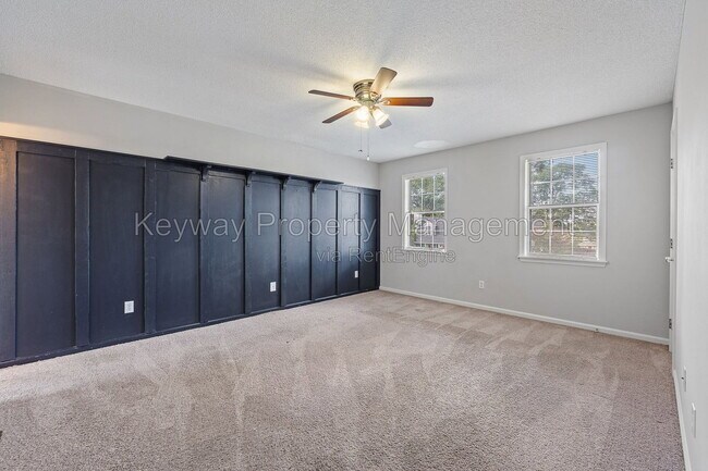 Building Photo - 4140 Clinton Way E