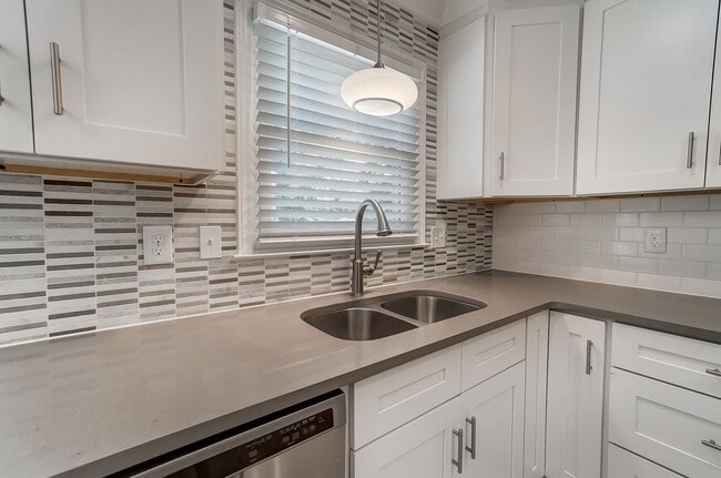 Building Photo - Fully Remodeled Ranch Style Home In South Park! (Landscaping Included)