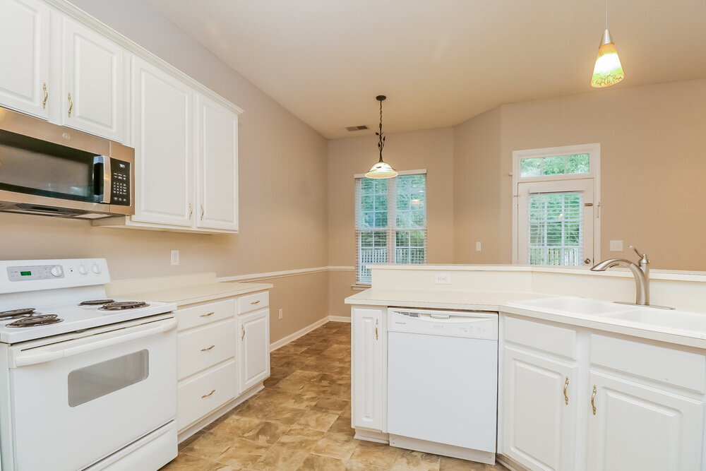 Building Photo - 15541 De Havilland Dr