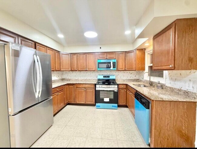 Building Photo - 588 Avenue A