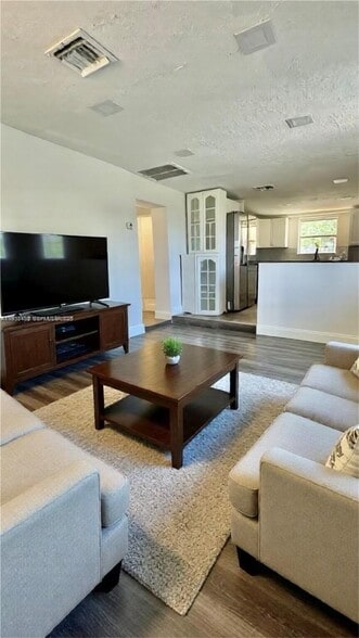 Building Photo - 2701 NW 18th Ter