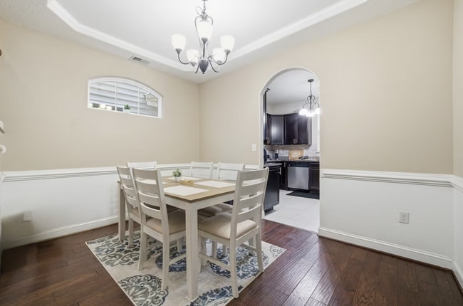 Building Photo - All-Inclusive Room in Stylish Kempsville Condo w/ Garage
