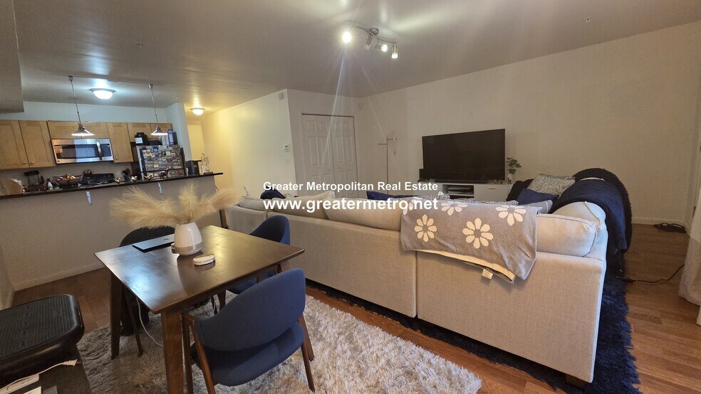 Building Photo - 39 Chelsea St