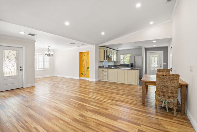 Building Photo - BEAUTIFUL Home For Rent in Lakewood Estates!