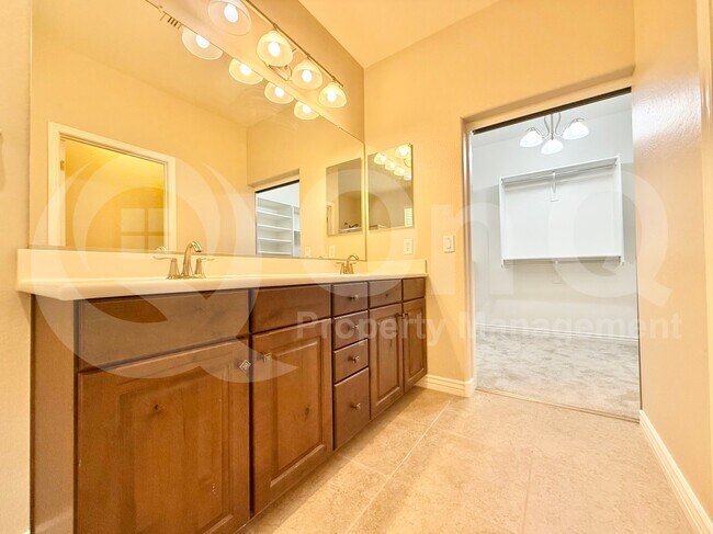 Building Photo - 4010 E Expedition Way