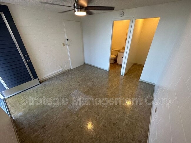 Building Photo - 1301 Lusitana St