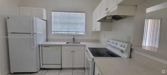 Building Photo - 2121 NW 96th Ter
