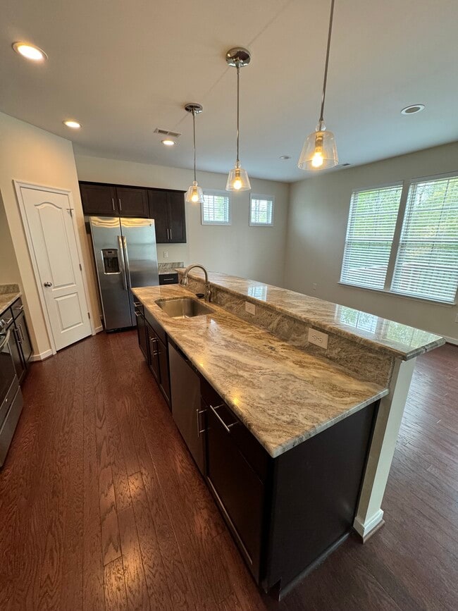 Building Photo - 6901 Swanhaven Dr