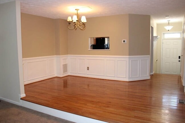 Building Photo - 433 Ellis Ln