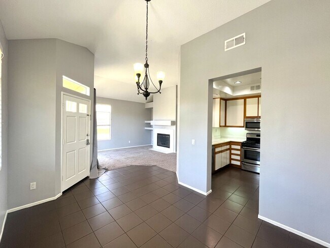 Building Photo - 2 bed, 2 bath located in Corona, CA!