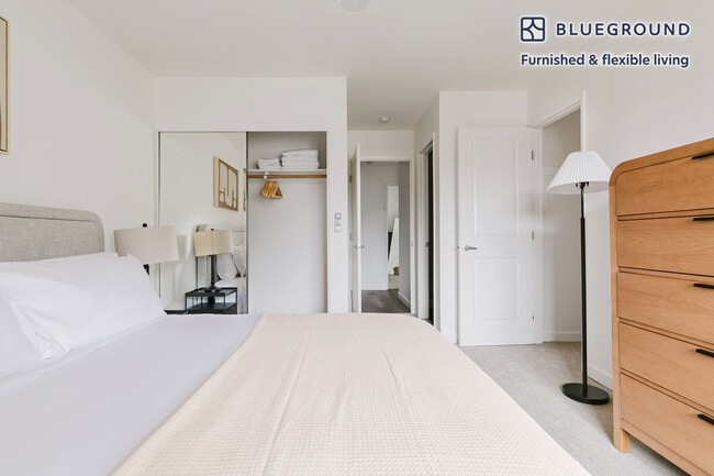 Building Photo - 10870 N Stelling Rd