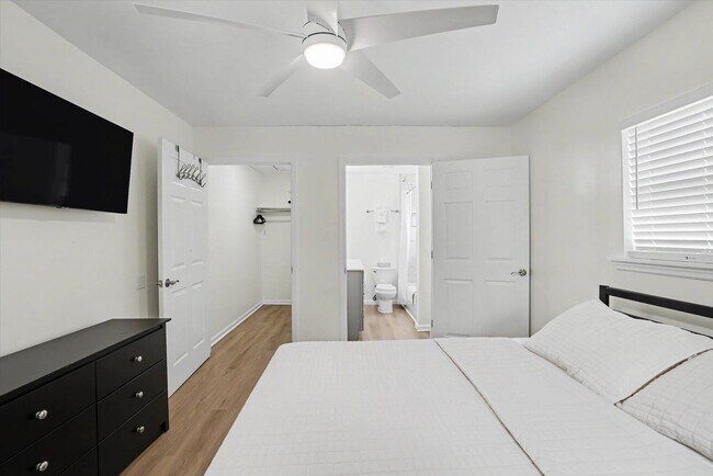 Building Photo - 713 Stafford St