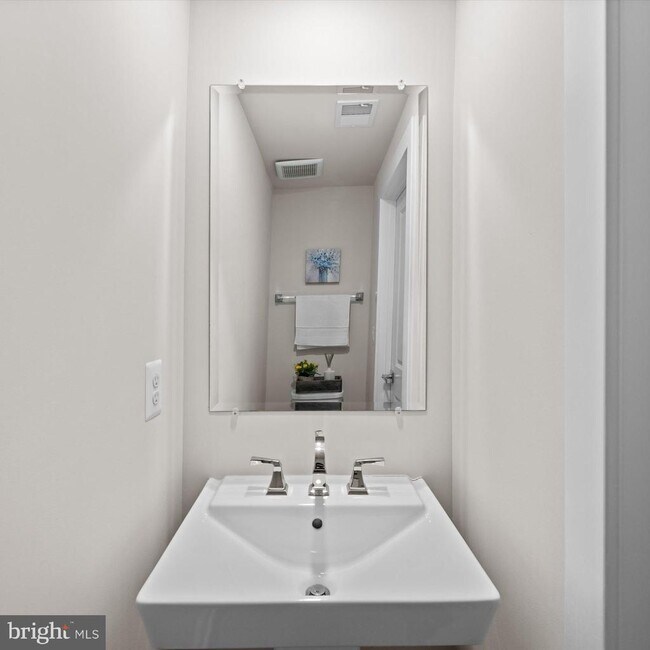 Building Photo - 44674 Provincetown Dr