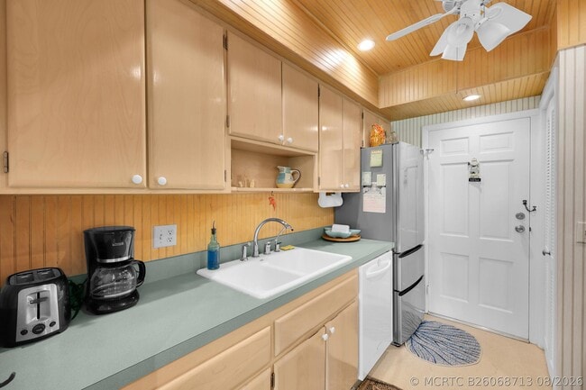 Building Photo - 475 Tequesta Dr
